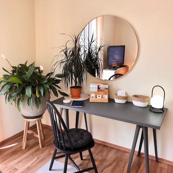 Ein Arbeitsplatz zwei Funktionen: Homeoffice Space oder Schminktisch