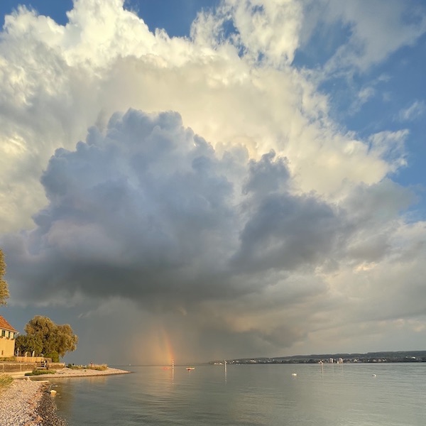 Die Magie des Bodensees: Der Bodensee mit beeindruckendem Wetterschauspiel
