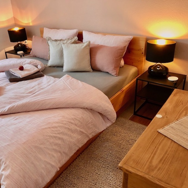 Im Schlafzimmer entspannen und Kraft sammeln: Das gemütliche Doppelbett
